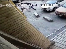 Полиция просит помочь: обнародовано видео нападения на «киборга» (видео)