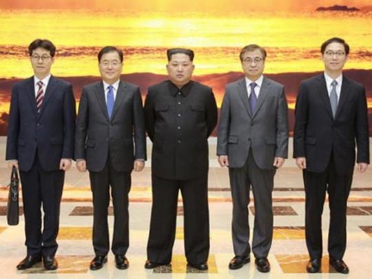 Ким Чен Ын с членами делегации их Сеула