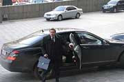 Арсений яценюк отказался от двух миллионов гривен на покупку автомобиля для него как председателя верховной рады