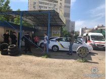 В Киеве на автостоянке напали на сотрудника СБУ (фото)