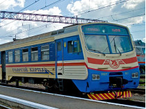 На Львовщине возмущенные пассажиры заблокировали железнодорожные пути (видео)