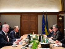 Президент Украины обсудил с Туском возможное усиление санкций против России 