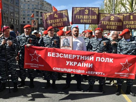 Сбежавшего в Москву Захарченко обнаружили в рядах «Бессмертного полка»