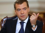 Дмитрий Медведев танцевал на концертах украинского певца, которого сейчас в России считают «карателем»