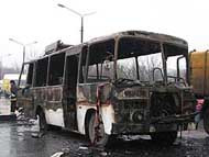 Пассажир вспыхнувшего автобуса открыл дверь, но выскочить не успел, сгорев заживо