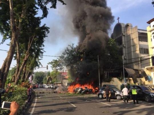 В Индонезии прогремели взрывы сразу в трех церквях (фото, видео)