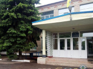 В селе под Марьинкой эвакуировали школу из-за распыления слезоточивого газа