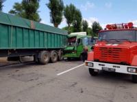 На Днепропетровщине маршрутка врезалась в грузовик: много пострадавших