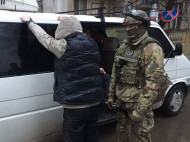 В Ровно банда уголовников выдавала себя за военнослужащих ВСУ