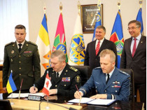 Украина и Канада подписали соглашение об улучшении военного сотрудничества