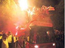 Фанаты сербского клуба, празднуя чемпионство, случайно сожгли клубный автобус
