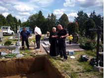 Вятрович сообщил о первых находках на кладбище в Грушовичах