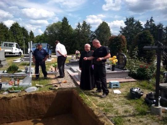 Вятрович сообщил о первых находках на кладбище в Грушовичах