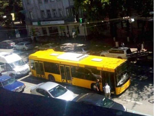 Водитель автобуса умер за рулем 