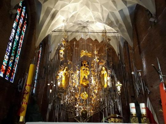 В Гданьске можно увидеть самый большой в мире янтарный алтарь (фото) 