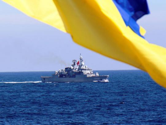 Флаг Украины на море