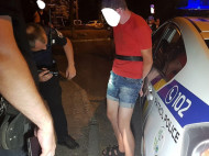 В центре Николаева трое взрослых парней изнасиловали 12-летнюю девочку (фото)
