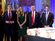 Прокуратура Нью-Йорка подала в суд на Трампа и его детей в день рождения президента