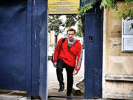 В спецприемниках Москвы арестантам подают тирамису студентки иняза, – Алексей Навальный 