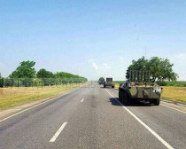 В нескольких километрах от границы с Украиной заметили российскую бронетехнику (видео)