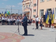На Прикарпатье на последнем звонке с участием Порошенко упал в обморок школьник (фото)
