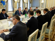 Порошенко обсудил с послами G7 ситуацию вокруг украинских узников Кремля