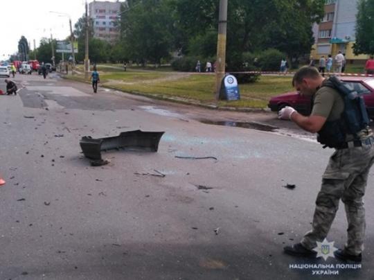 СМИ: в Черкассах подорвали авто, погиб бизнесмен 
