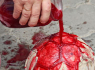 В Одессе консульство РФ закидали "кровавыми" мячами 