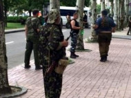 В Донецке вооруженные боевики окружили админздание