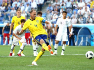 ЧМ-2018: сборная Швеции стартовала с победы, не дождавшись застрявших в аэропорту Стокгольма фанатов (видео)