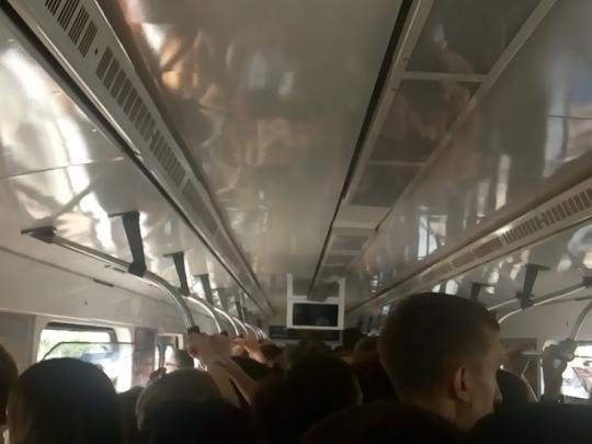 «Люди скоро начнут терять сознание»: коллапс в киевском метро