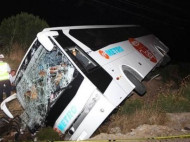 В Турции разбился автобус с туристами, много пострадавших (фото)