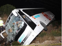 В Турции разбился автобус с туристами, много пострадавших