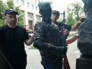 Итоги митингов под Радой: задержан мужчина с оружием, открыто уголовное дело (видео)