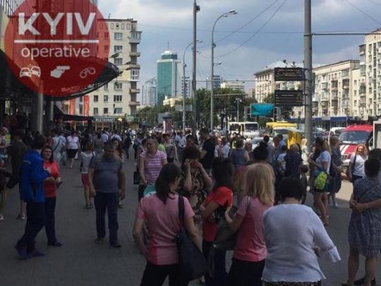 В центре Киева эвакуируют работников и посетителей крупного торгового центра 