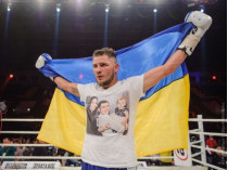 Три украинца победили своих соперников на вечере бокса во Дворце спорта