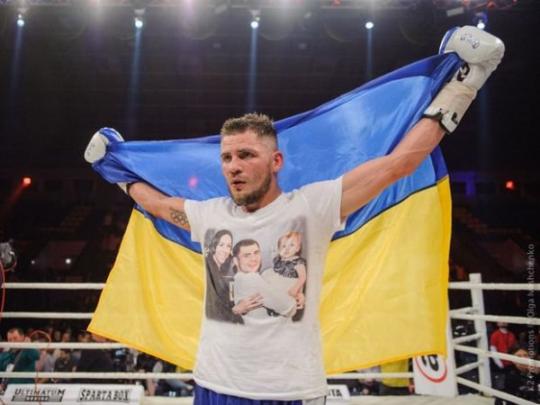 Три украинца победили своих соперников на вечере бокса во Дворце спорта