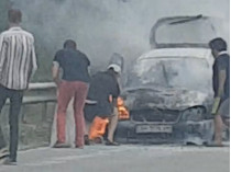 Въезд в Киев по Минскому шоссе заблокирован: горит авто (фото, видео)