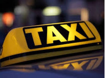 В Киеве таксист избил и ограбил пассажира