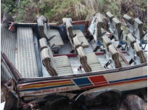 В индийских Гималаях автобус упал в пропасть: много погибших 
