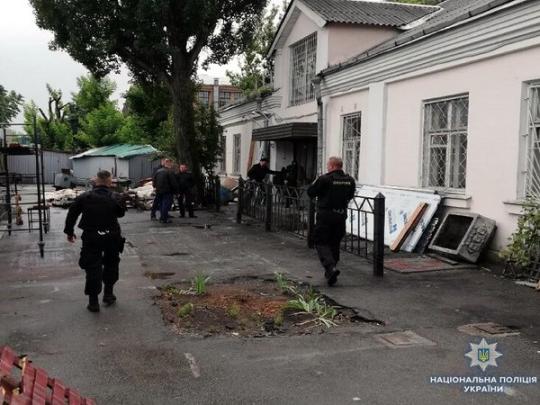 В Киеве со стрельбой ограбили подпольный ковертационный центр&nbsp;— СМИ (фото)