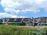 Из-за аварии на железной дороге задерживаются 20 пассажирских поездов (фото)