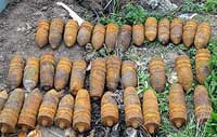 Играя на берегу речки тилигул в райцентре ананьев одесской области, детвора наткнулась на арсенал из 79 крупнокалиберных снарядов
