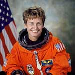 Первая в истории женщина&nbsp;— командир экипажа международной космической станции пегги уитсон провела на орбите уже 374 дня