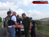 Представитель ОБСЕ радостно поприветствовал боевика "ДНР" (видео) 