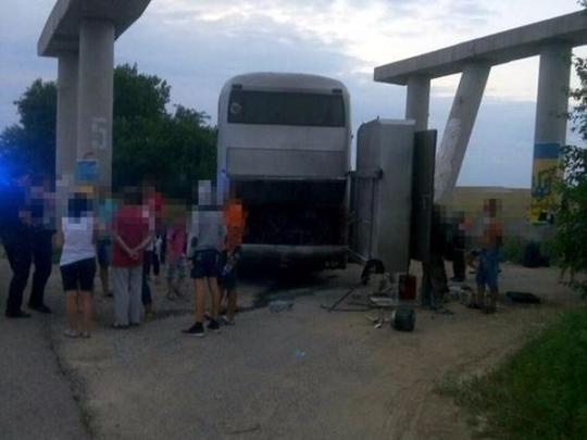 На трассе Киев – Одесса загорелся экскурсионный автобус с детьми