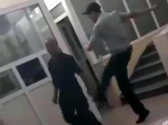 В отношении патрульных, избивавших задержанного в отделении, начато уголовное дело