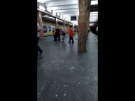 Полиция ищет мужчину, избитого полицейским в киевском метро (видео)