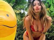 Надя Дорофеева показала фанатам две свои "уточки"