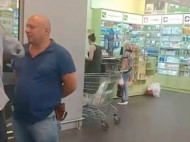 Круглосуточный домашний арест: догхантера Святогора заметили в киевском супермаркете с женщиной